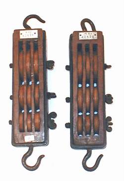 Eighteen turn-pulleys Foto &copy; Pierandrea Malfi