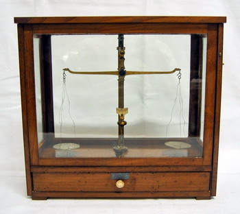 Precision scales Foto &copy; Pierandrea Malfi