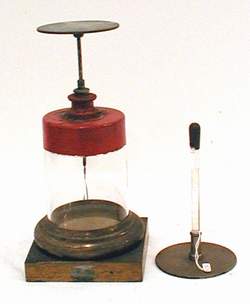 Elettroscopio condensatore Foto &copy; Pierandrea Malfi