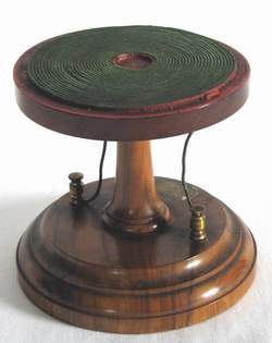 Spirale su base di legno Foto &copy; Pierandrea Malfi