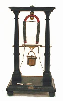 Elettrocalamita su base di legno Foto &copy; Pierandrea Malfi