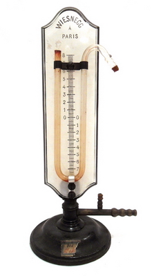 Manometer in glass Foto &copy; Pierandrea Malfi