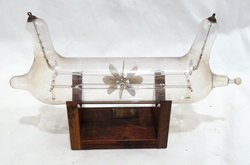 Crookes tube with pinwheel Foto &copy; Pierandrea Malfi