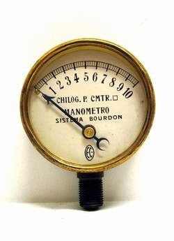 Manometro metallico Foto &copy; Pierandrea Malfi